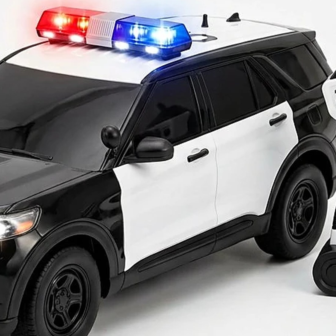 2.4GHz RC Voice Enabled Police Car – Flashing Lights Patrol Interceptor